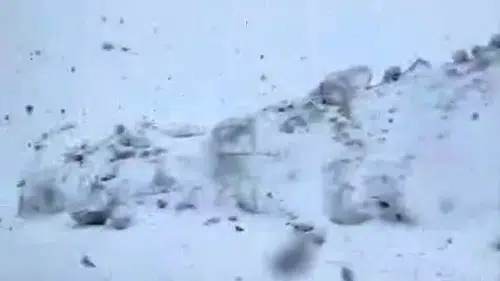 Hakkari sınırında mayıs ayında kar sürprizi