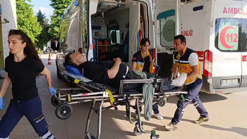 İnegöl'de iş kazası Devrilen makinenin altında kalan işçi kurtarıldı
