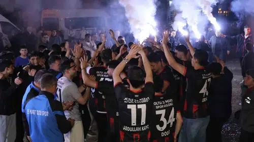Oltu’da şampiyonluk kutlaması Namağlup şampiyon ilçeye döndü