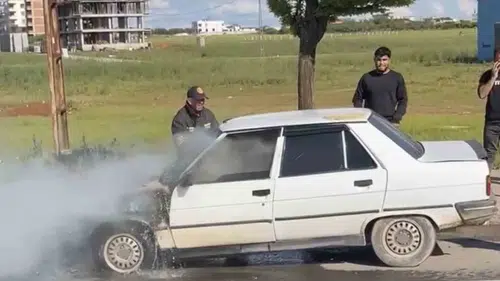 Hilvan yolunda seyir halindeki otomobil küle döndü