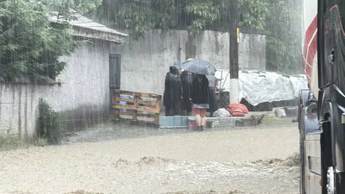 Bartın'da sağanak yağış sele dönüştü