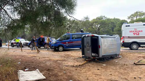 Manavgat'ta hatalı sollama kazaya neden oldu