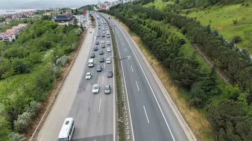 Bayram yolculuğu TEM Otoyolu Kocaeli geçişinde yoğunlaştı