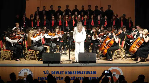 Edirne Lisesi öğrencileri sahnede devleşti