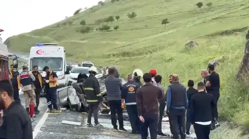 Elazığ kara yolunda kontrolden çıkan otomobil takla attı