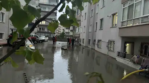Çankırı’da şiddetli yağış hayatı felç etti