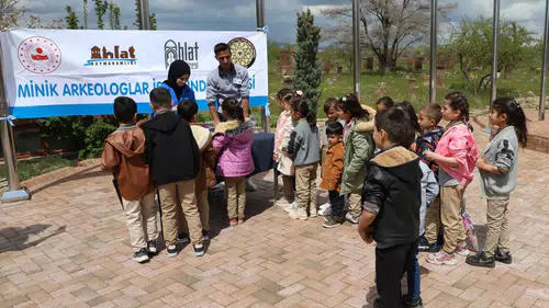 Ahlat'ta tarih atölyeleriyle geçmişe yolculuk yapıldı