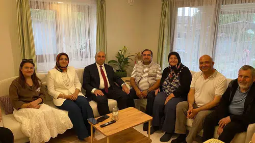 Sarıgöl Belediye Başkanı bayramda şehit evlerine konuk oldu