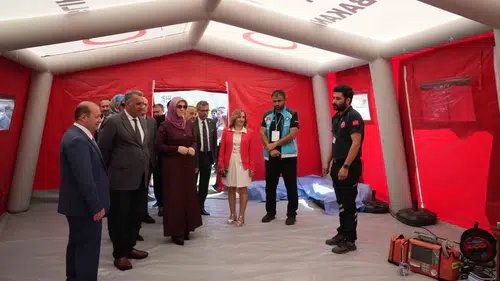Manisalı gençler sağlık ordusuna yakından baktı