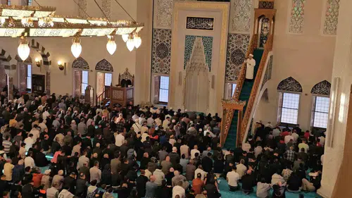 Zonguldak bayrama Uzun Mehmet Camii'nde merhaba dedi