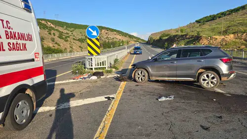 Bingöl yolunda direksiyon hakimiyeti kaybedilen araç köprüye çarptı