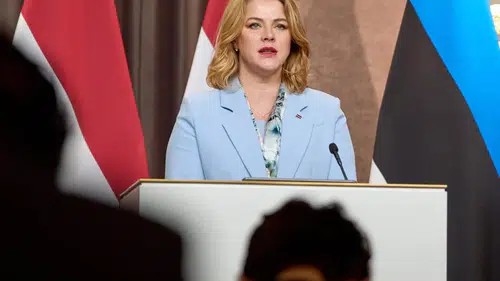 Letonya Başbakanı Evika Silina erken seçim öncesi görevini bıraktı
