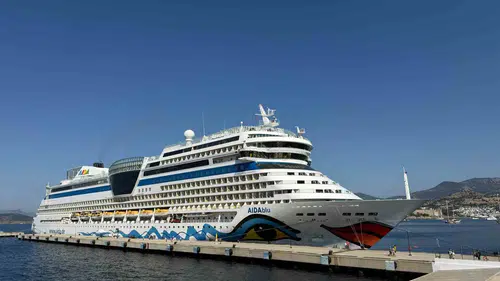Dev kruvaziyer binlerce turisti Bodrum sahillerine taşıdı