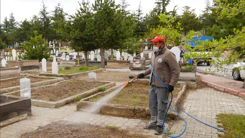 Melikgazi sakinleri bayram ziyaretleri için kabristanlara hazırlanıyor