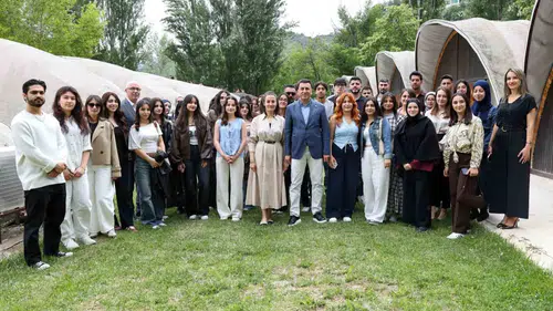 Tunceli'de sınav nöbetindeki öğrenciler bayramı Vali ile geçirdi