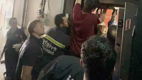 Çorlu'da asansöre sıkışan gencin imdadına itfaiye yetişti