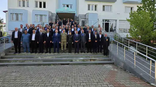 Tatvan protokolü ve vatandaşlar bayramlaşmada buluştu