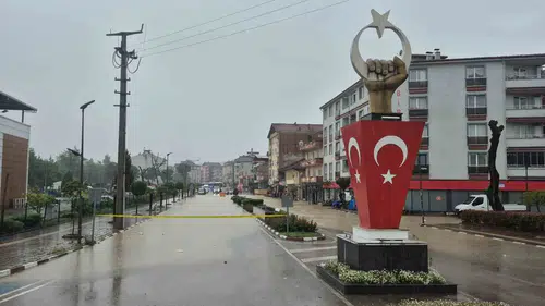 Bartın Kozcağız'da dere taştı hayat felç oldu