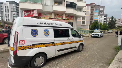 Samsun Atakumda bir kadın dördüncü kattan beton zemine düştü