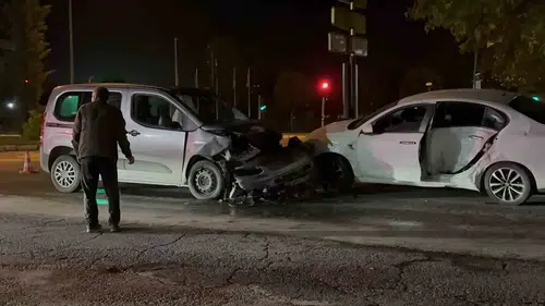 Elazığ’da kavşak kazası dört kişiyi hastanelik etti