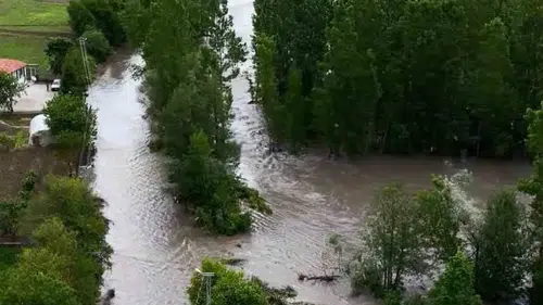 Yeşilırmak taştı Tokat’ta bir araç sular altında kalmaktan kurtarıldı
