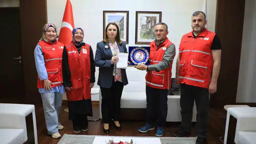 Bartın Valisi Arslan kurban bağışını Kızılay’a yaptı