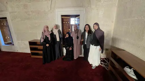 Edirne’de dünya öğrencileri Selimiye’de bayram sevincini paylaştı