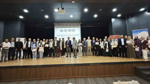 Manisalı gençler okudukları kitaplarla ödüllerine kavuştu