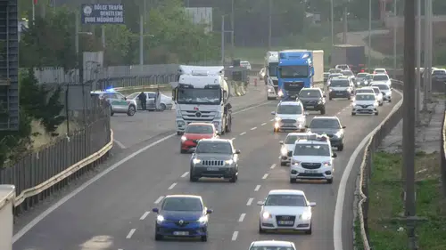 Bayram tatili için yola çıkanlar Kocaeli trafiğini kilitledi