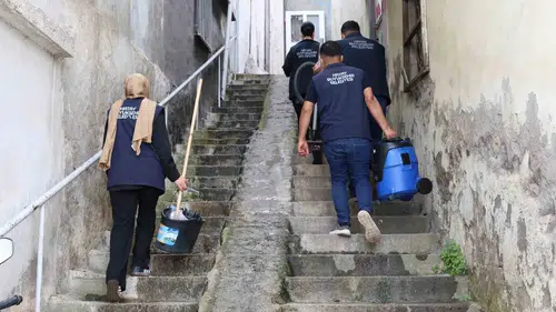 Hatay Büyükşehir Belediyesi ihtiyaç sahiplerinin evlerini bayrama hazırlıyor