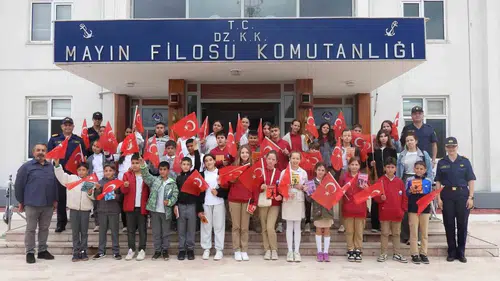 Erdekli öğrenciler donanmanın kalbine girdi