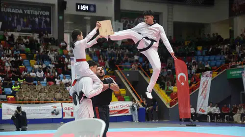 Konya 19 Mayıs coşkusunu spor salonuna taşıdı