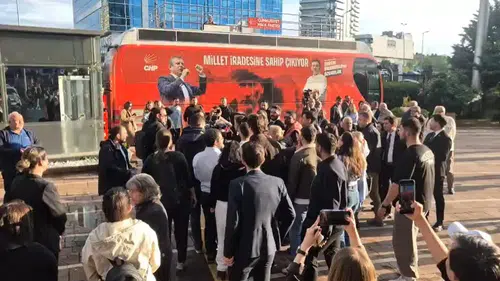 CHP Genel Merkezi önünde gazetecilere fiziksel müdahale