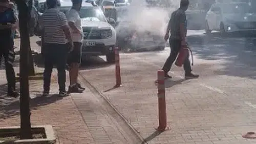 Alanya'da seyir halindeki araç alev aldı