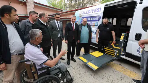 Sivas Belediyesi engelli vatandaşlar için yeni ulaşım aracını devreye aldı