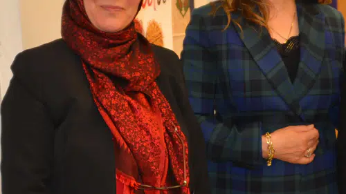 Kıyafetlerde kimyasal boya dönemi bitiyor bakteriler renk veriyor
