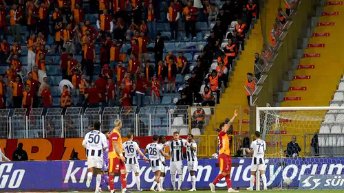Kasımpaşa devreyi önde kapattı Galatasaray zorlanıyor