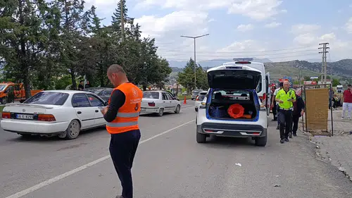 Batı Çevre Yolunda kaza Bir sürücü hastaneye kaldırıldı