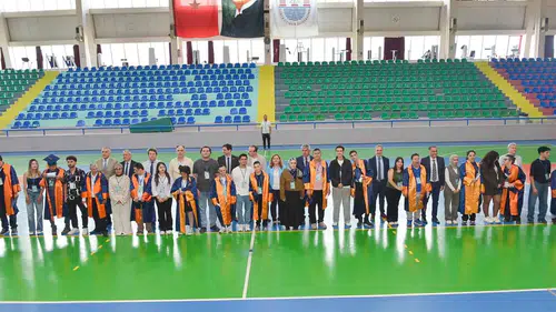 Özel gereksinimli gençler kampüste mezuniyet heyecanı yaşadı