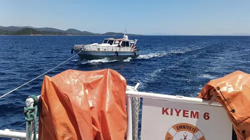 Bodrum açıklarında mahsur kalan tekne güvenli limana çekildi