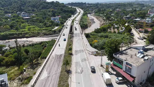 Karaçay Köprüsü onarıldı Antakya ile Samandağ arasındaki ulaşım yeniden başladı