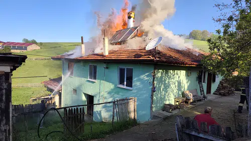 Samsun Ladik’te bir ev mutfak tüpü yüzünden küle döndü