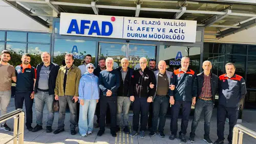 Enkaz altında sessizliğe işaret diliyle çözüm arayışı