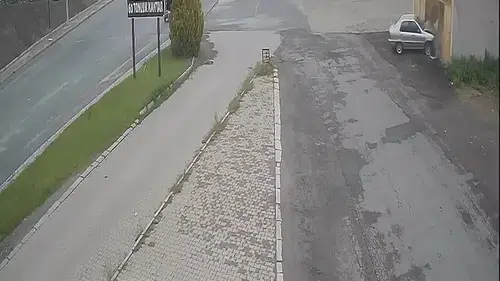 Nevşehirde direksiyon başında fenalaşan sürücü dükkana daldı