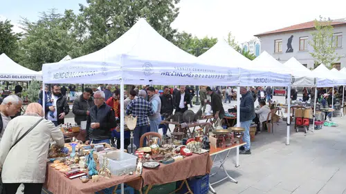 Kayseri'de geçmişin izleri antika pazarında yeniden gün yüzüne çıkıyor