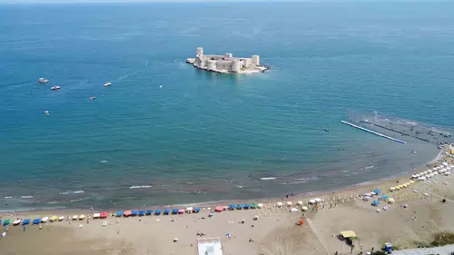 Mersin plajlarında bayram mesaisi erkenden başladı
