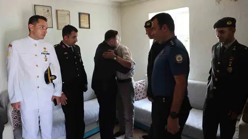 Gökçeada’da bayram ziyaretleri şehit aileleri ve gazilerle başladı