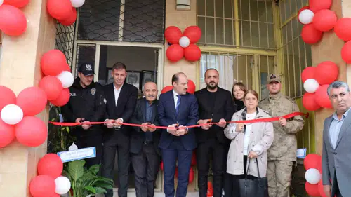 Emekli öğretmenden Oltu’nun hafızasına sanatlı dokunuş