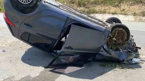 Tarsus yolunda otomobil takla attı