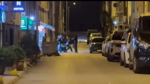 Eskişehirde gece yarısı sokak kavgası kanlı bitti